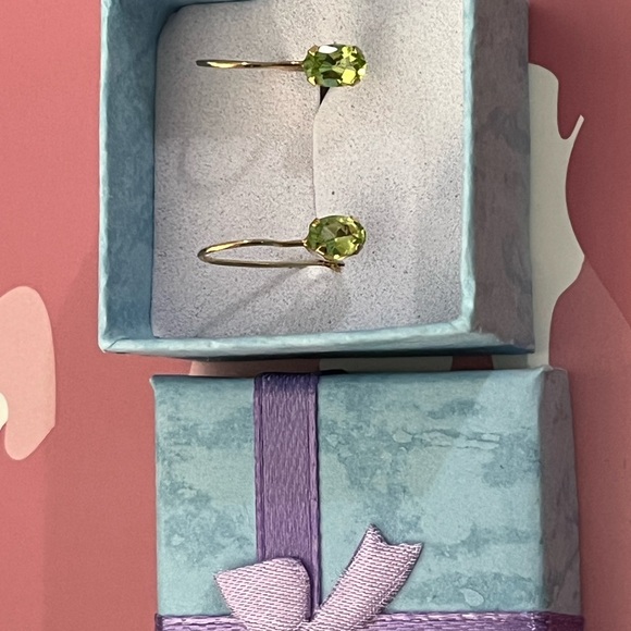 14k Peridot Earrings Jacmel Shepard’s Hook - Picture 8 of 9